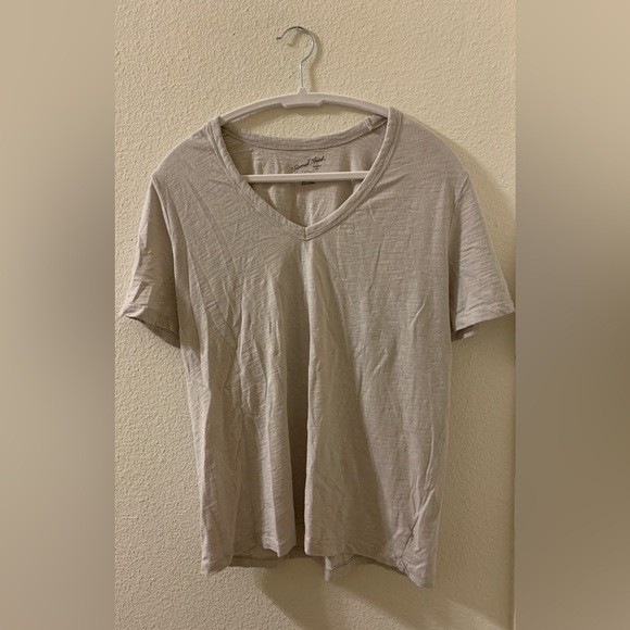 Universal Thread size XL light grey women’s v-neck short sleeve t-shirt - Picture 1 of 2